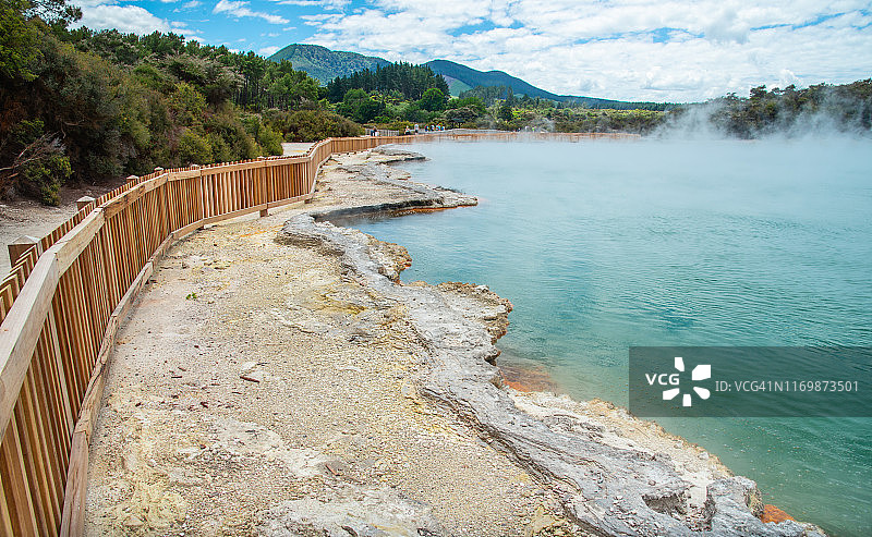 怀奥塔普地热仙境的标志性旅游景点：香槟池，新西兰罗托鲁瓦图片素材