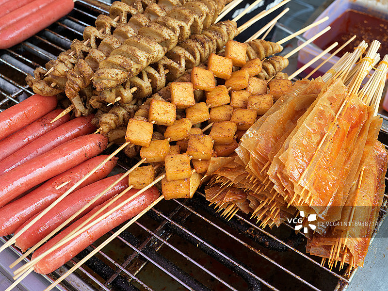 豆干串和香肠串特写图片素材