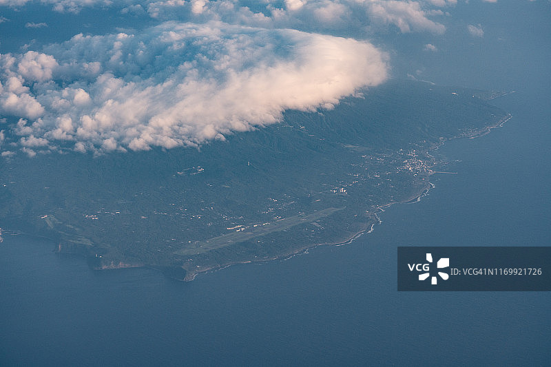 日本东京相模湾与大岛图片素材