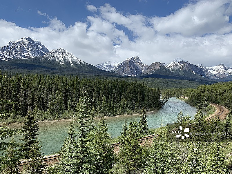弓河谷景观图片素材