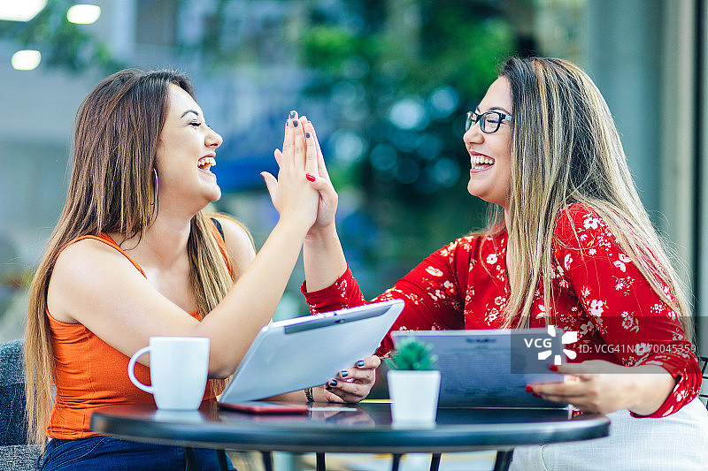 商业女性新业务成功庆祝图片素材