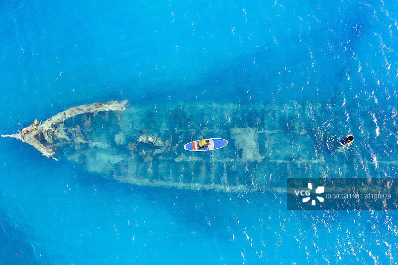 加勒比海的沉船航拍图图片素材