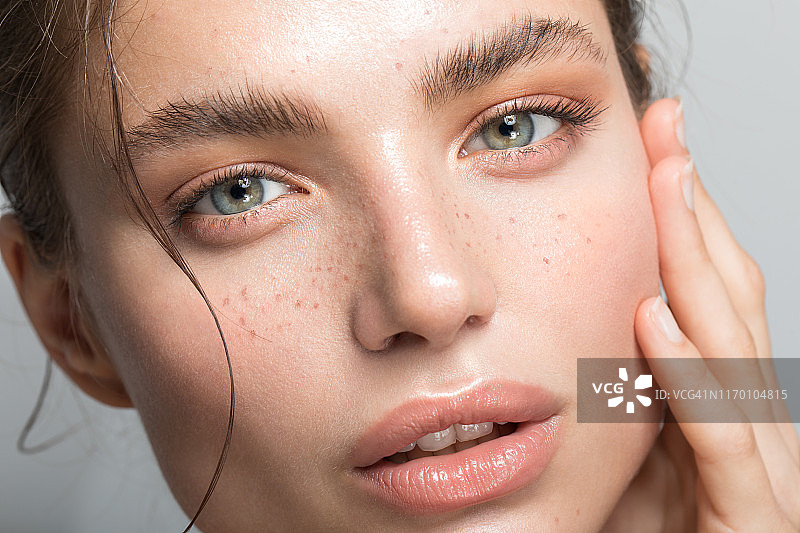 年轻女子肖像图片素材