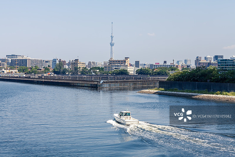 东京城市滨水天际线图片素材