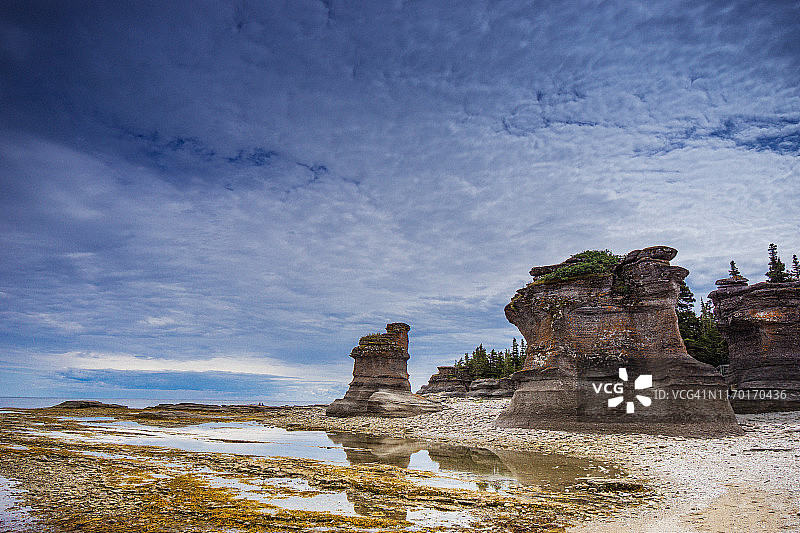 在明根群岛国家公园保护区，石岛的景象。图片素材