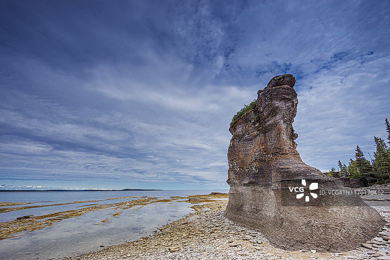 在明根群岛国家公园保护区，石岛的景象。图片素材