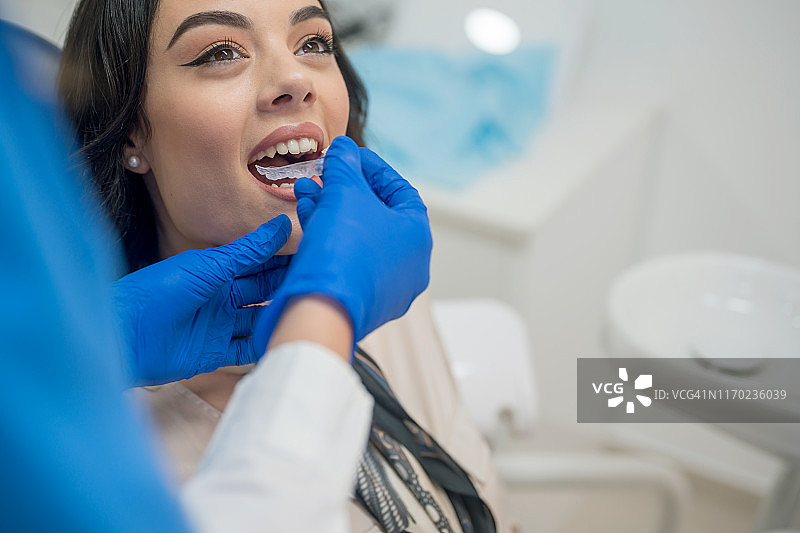 牙医植入保持器图片素材