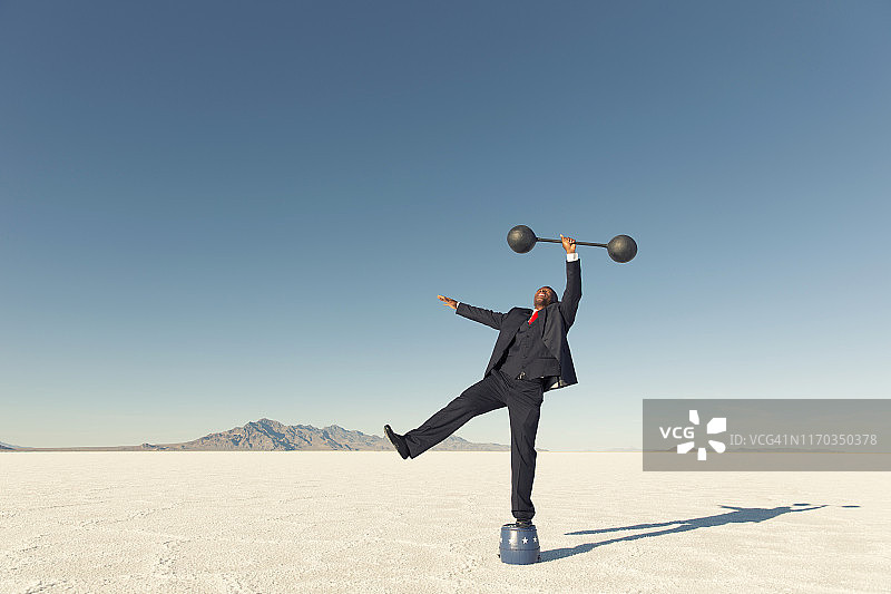 商人为事业举重图片素材