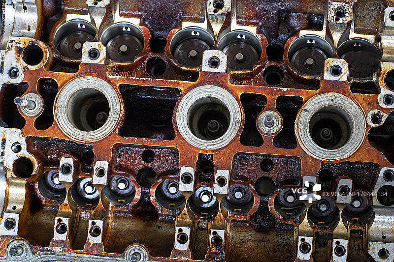 汽车修理厂发动机维护特写图片素材