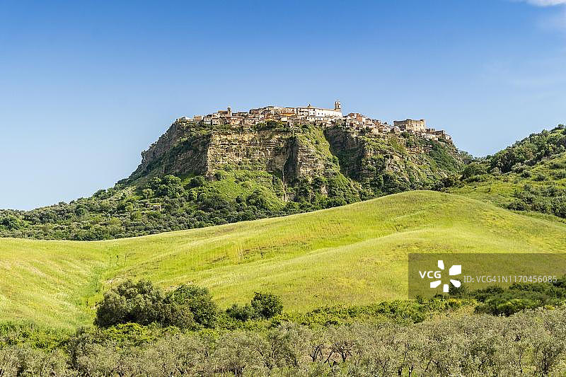 意大利卡拉布里亚山区圣塞韦里纳古村景观图片素材