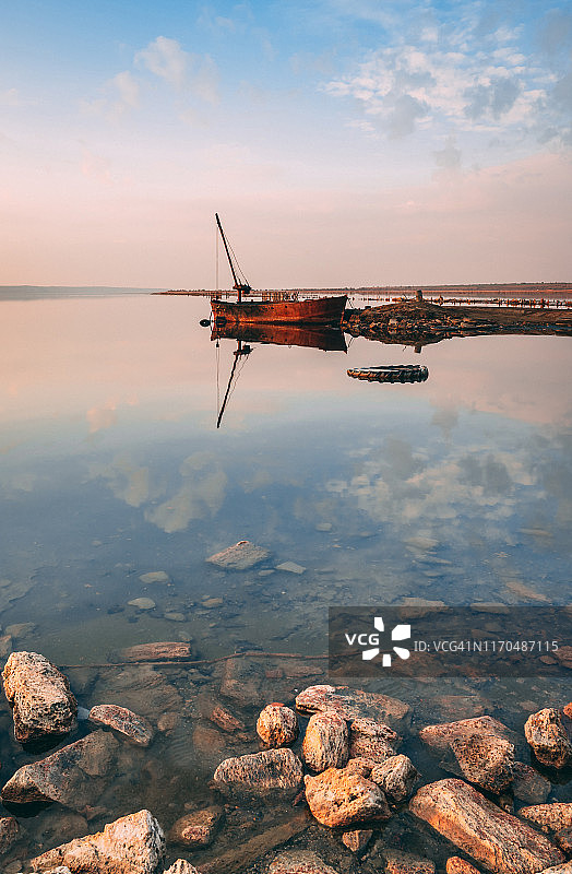 日落时分的盐湖全景图片素材