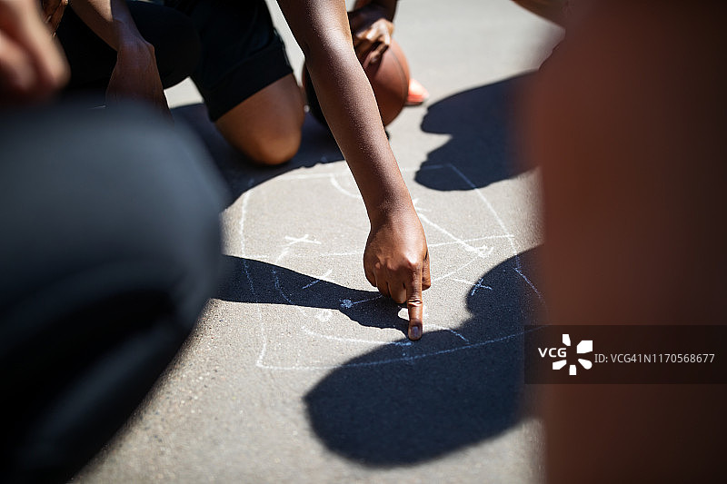 球场上的篮球比赛计划图片素材