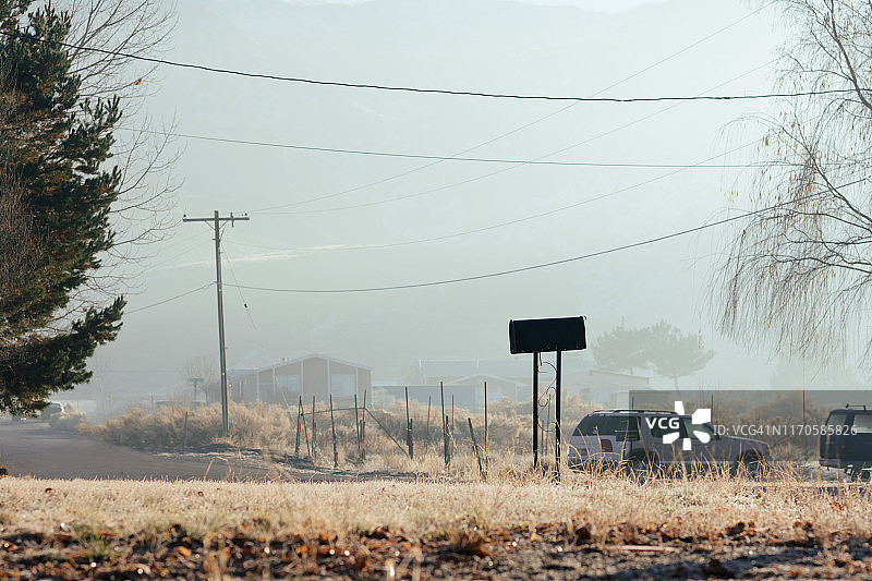 犹他州小镇街道的冬季景色图片素材