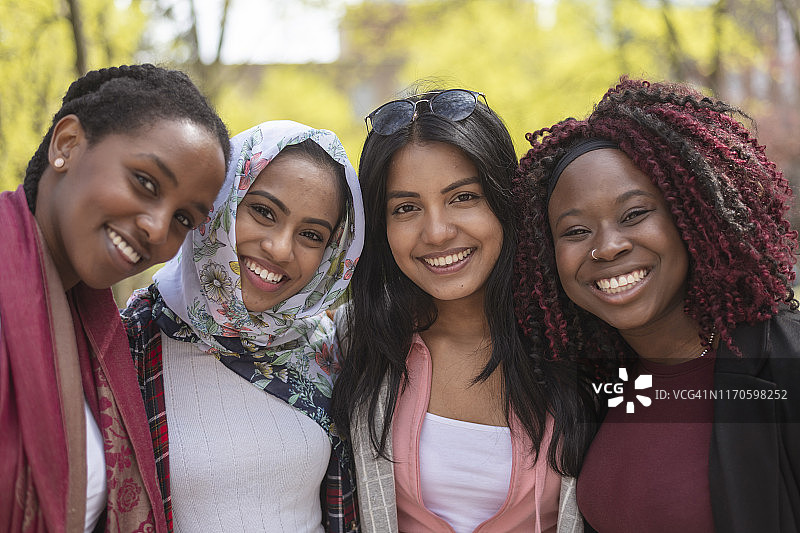 不同民族的朋友图片素材