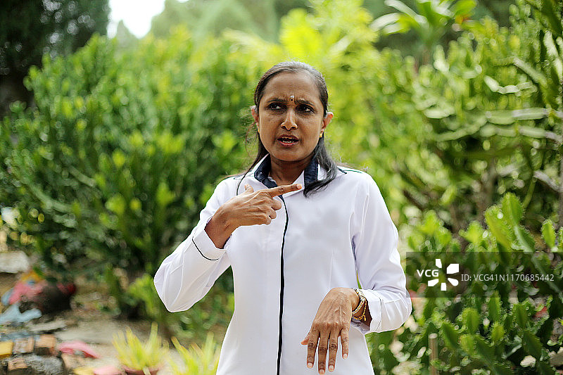 教师使用手语交流图片素材