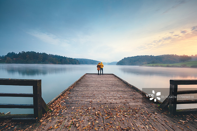 湖畔秋色图片素材