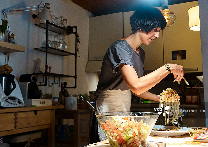 她的母亲会为她骄傲图片素材