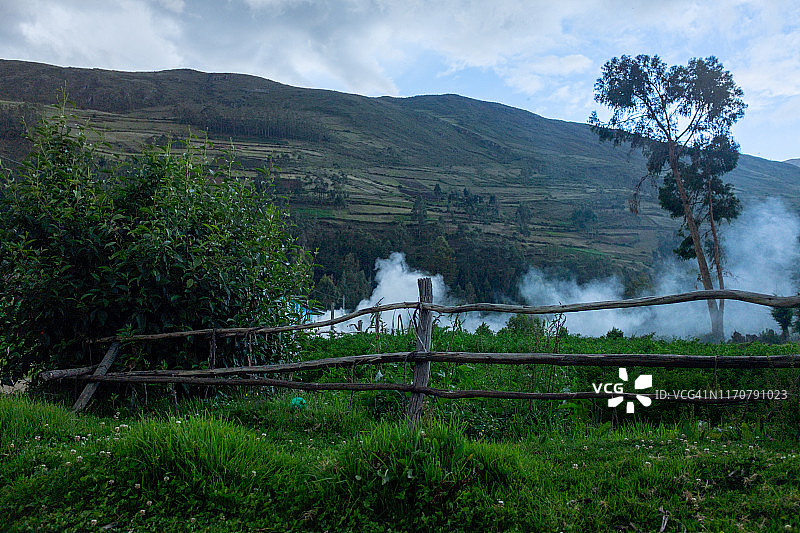 秘鲁刀耕火种农业：火烧休耕耕作法图片素材