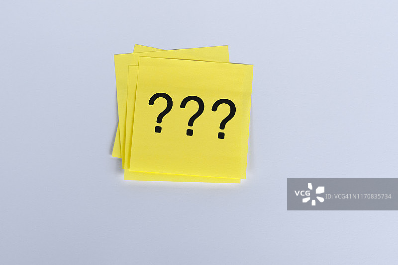 黄色便签上的问号图片素材