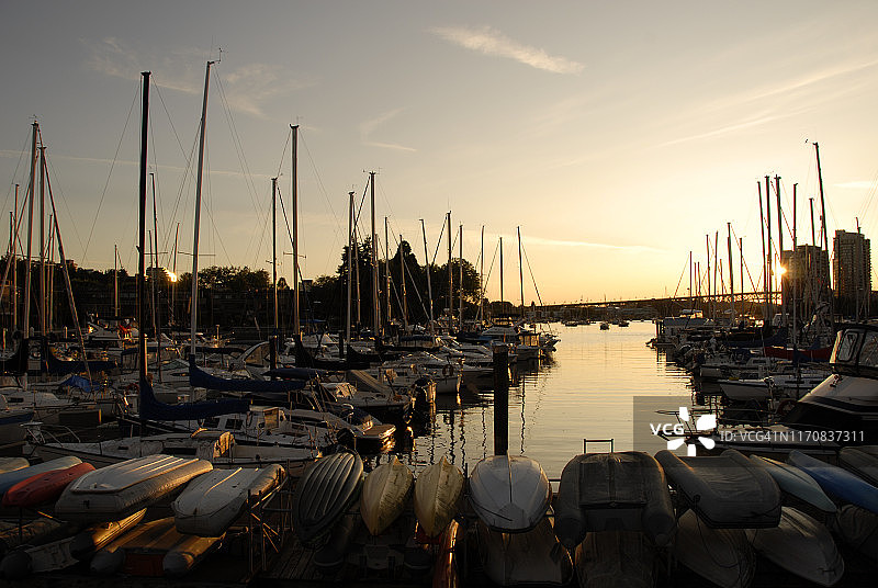 日落时分的福溪港，不列颠哥伦比亚省温哥华图片素材