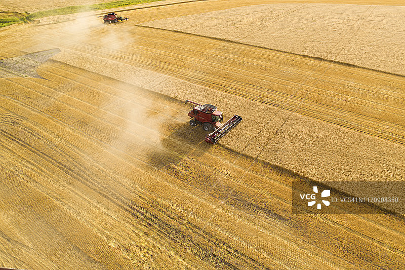 联合收割机航拍图片素材