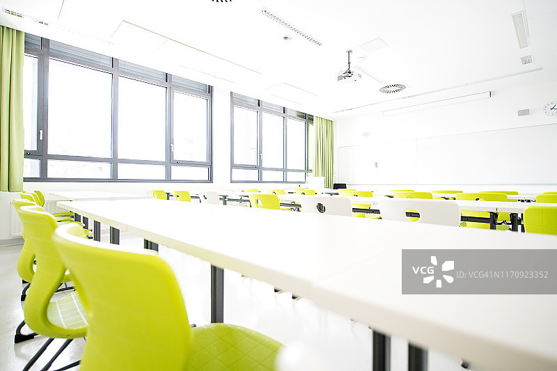 假期期间的现代空教室图片素材