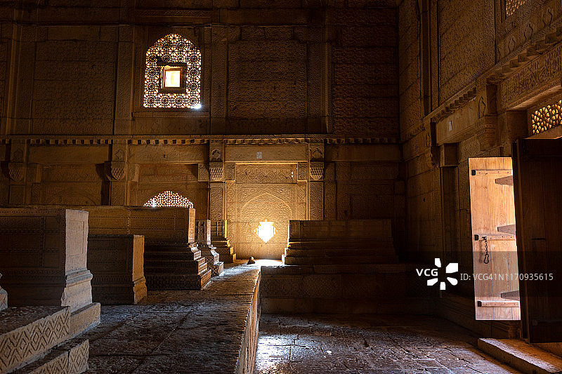 马克力墓地内的坟墓图片素材