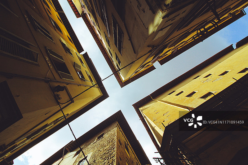 佛罗伦萨老城区建筑的仰视角度照片图片素材