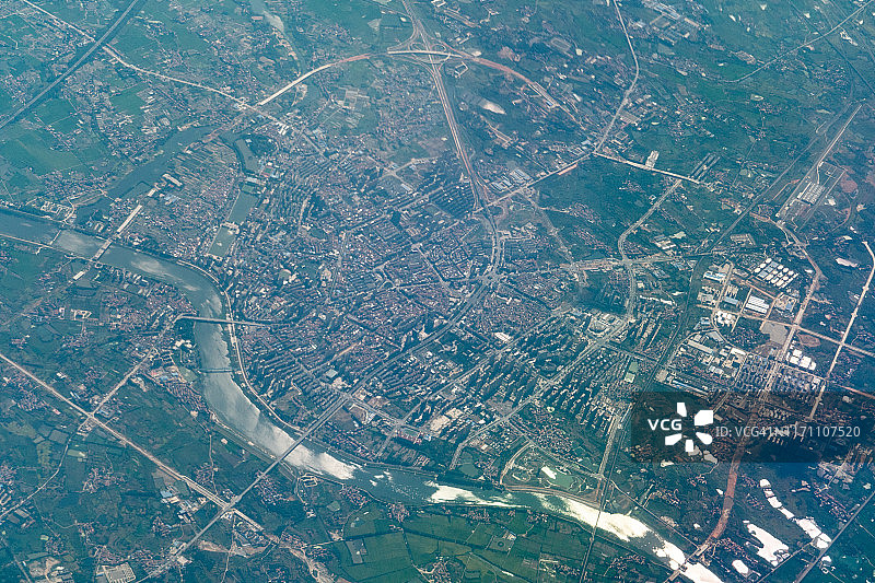 中国湖北武汉市白天航拍图片素材