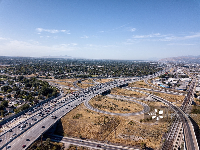 盐湖城I-15和I-80公路的通勤交通和道路施工航拍图片素材