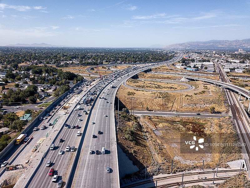 盐湖城I-15和I-80公路的通勤交通和道路施工航拍图片素材