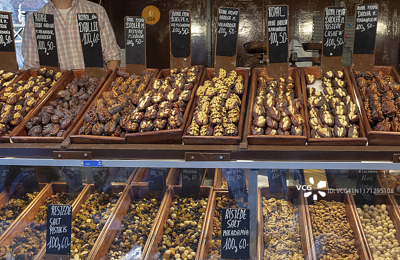枣和坚果的街头摊位图片素材