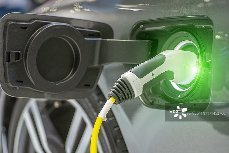 混合动力汽车充电站特写图片素材