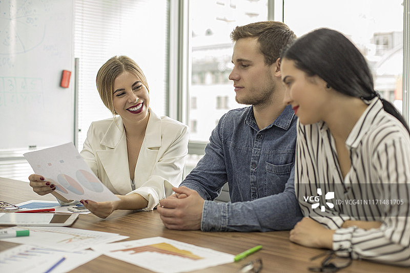 办公室会议场景图片素材
