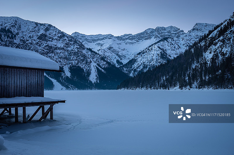 冬季普兰湖日出图片素材