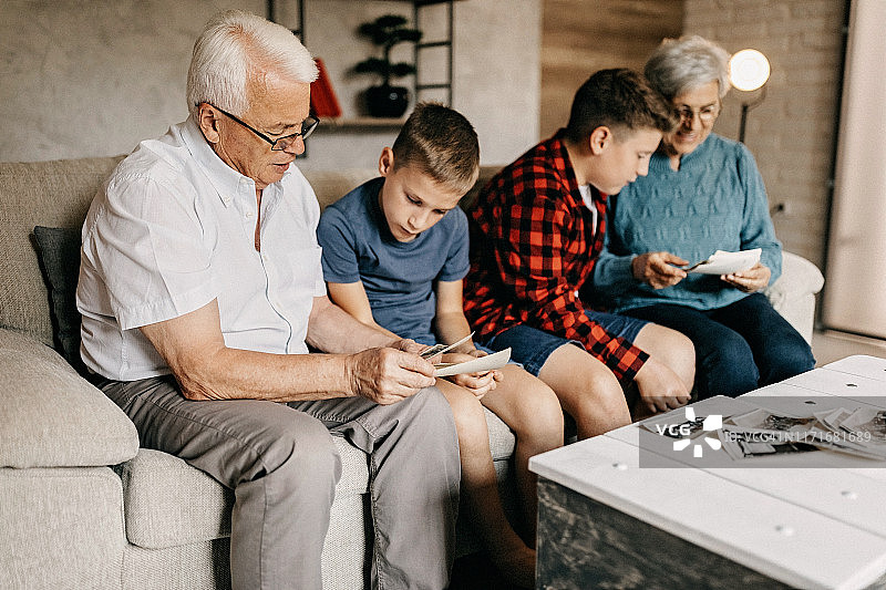 我们也年轻过图片素材