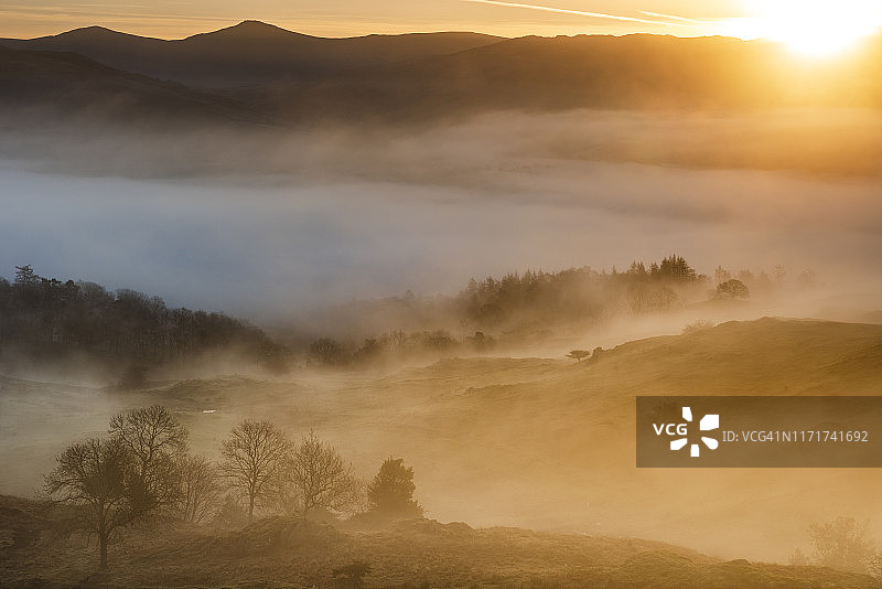 英国湖区景观日出云雾图片素材