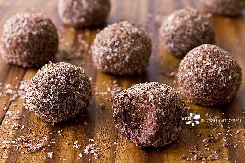 生巧克力能量球图片素材