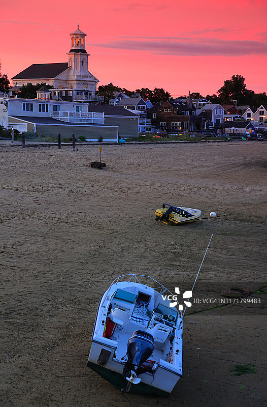 黄昏时分的渔船与普罗温斯敦图片素材
