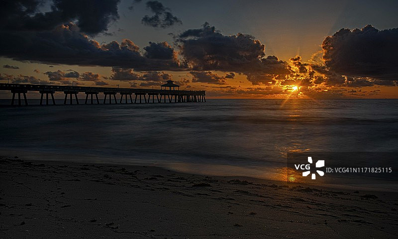 渔码头的日出图片素材