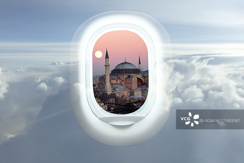 飞机舷窗视角下的土耳其伊斯坦布尔蓝色清真寺航拍景观图片素材