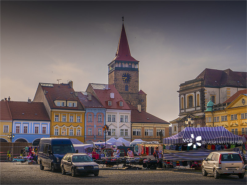 伊钦城镇广场，赫拉德茨-克拉洛韦，波西米亚中部，捷克共和国图片素材