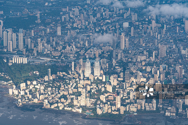 印度马哈拉施特拉邦孟买城市白天的飞机航拍景观图片素材