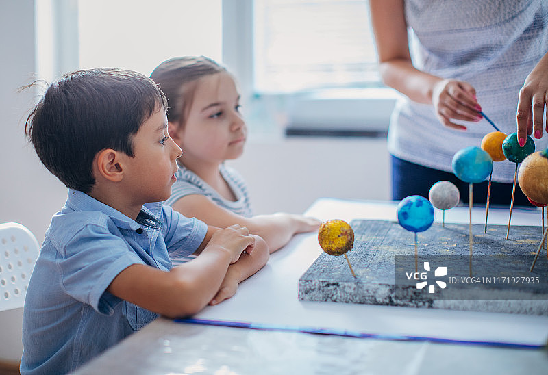 两名私立小学的学生图片素材