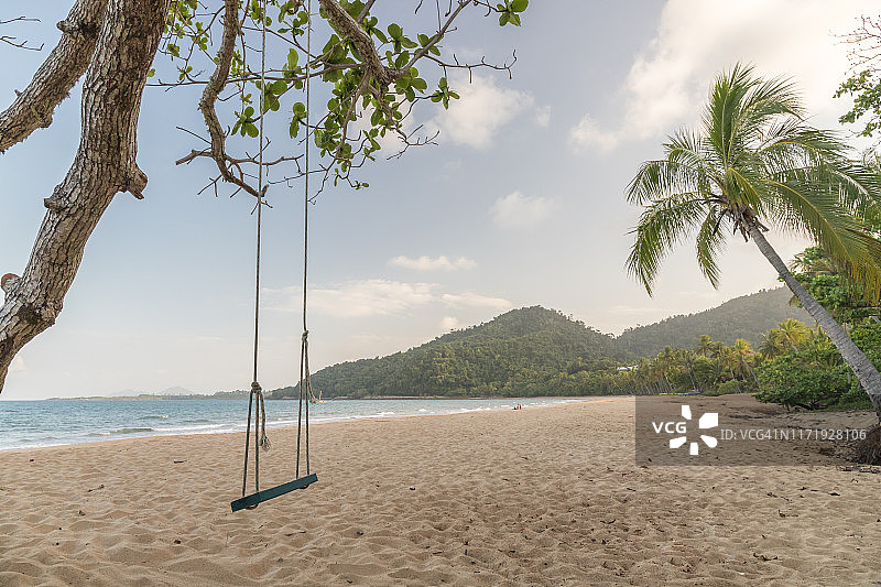 澳大利亚宾吉尔湾海滩上的秋千图片素材