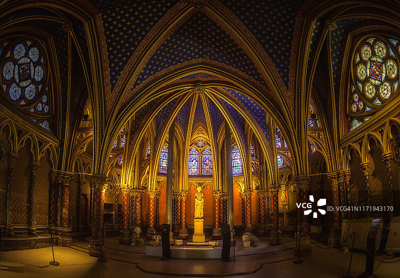 法国巴黎圣礼拜堂教堂的室内设计与建筑细节图片素材