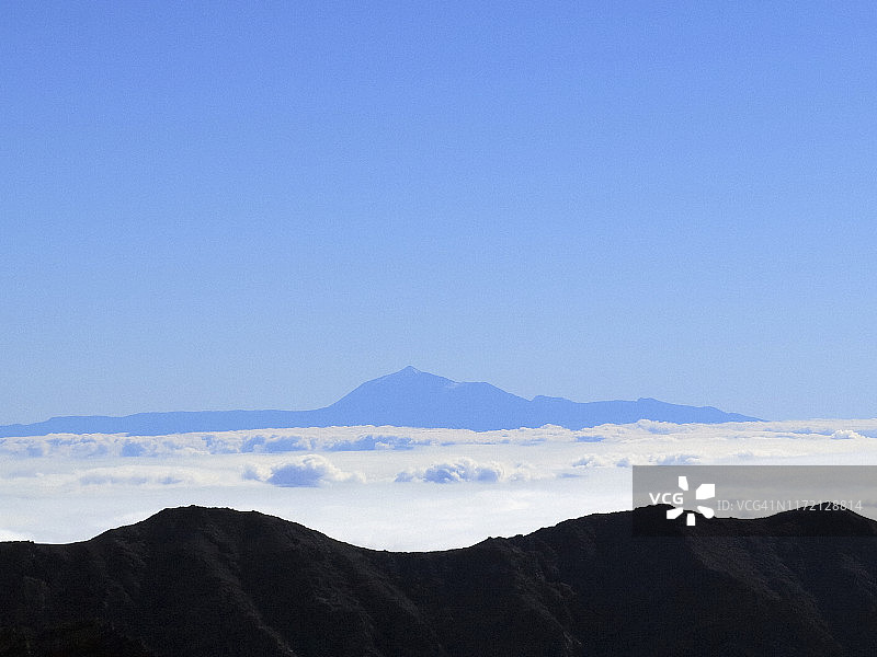西班牙圣克鲁斯德拉帕尔马蓝色天空山脉航拍图片素材