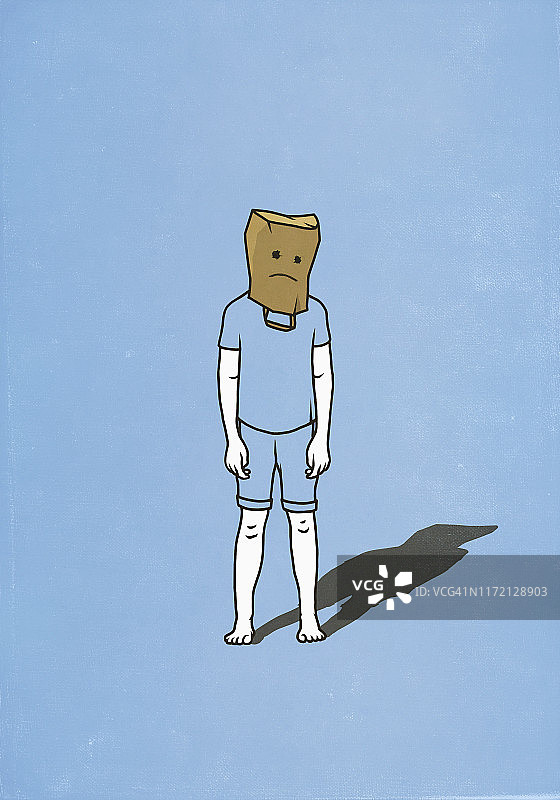 头上套着纸袋的悲伤男人图片素材