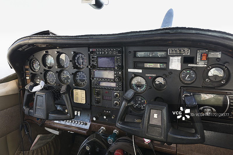 飞机驾驶舱仪表图片素材