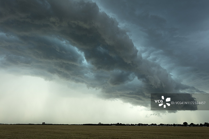 加拿大萨斯喀彻温省草原风暴图片素材